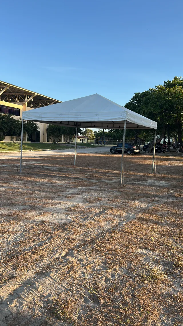 Estrutura tubular de tenda montada