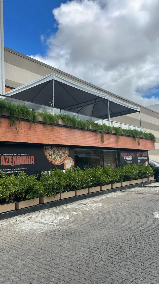 Tenda para evento com equipamento de som